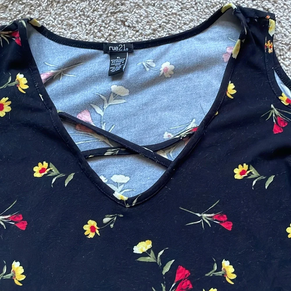 Dressy flower print shirt - Picture 2 of 6